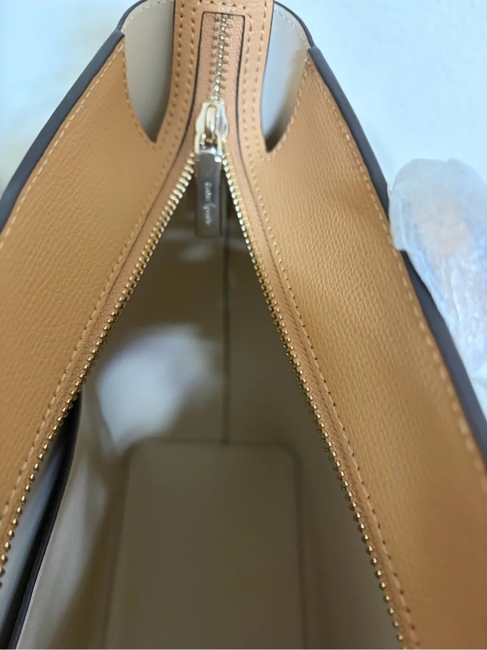 ✨ NWT Kate Spade Cara Refined Grain Leather Large Tote with Luggage Tag Accent ✨